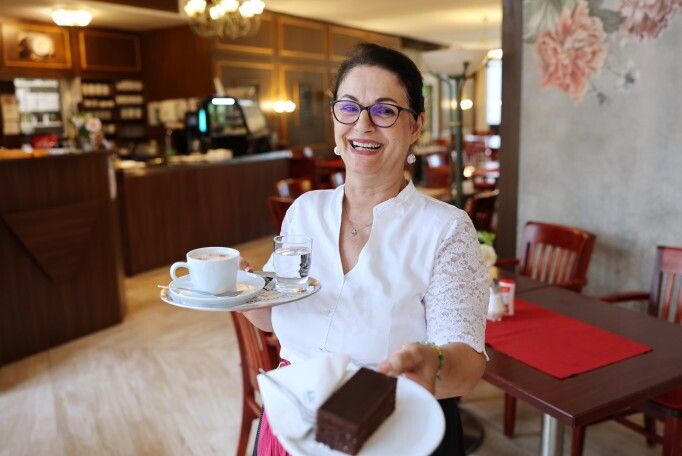 Servicekraft (m/w/d) – gerne auch Schüler:innen und Studierende, 1. Bild